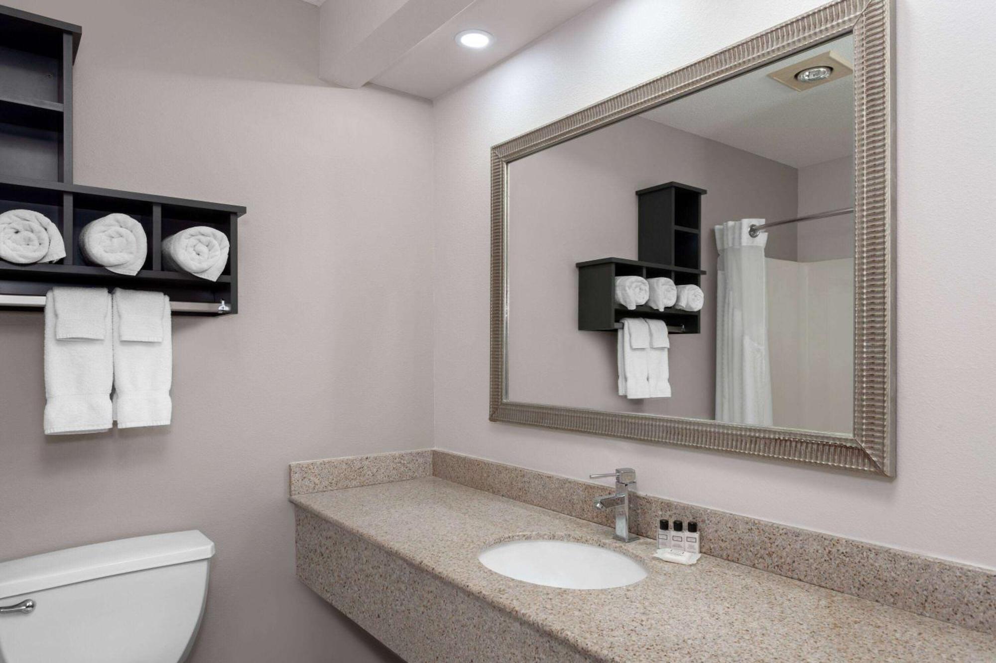 Links Bos Landen Hotel & Spa Of Pella, Trademark By Wyndham Εξωτερικό φωτογραφία